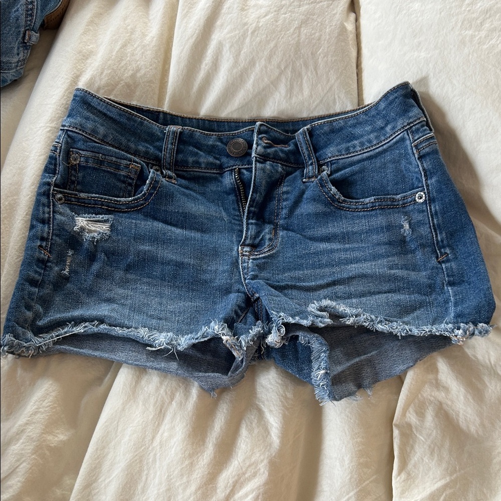 American Eagle Denim Blue Women's Distressed Shorts